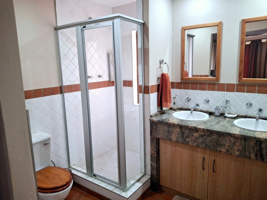 4 Bedroom Property for Sale in Boschenvaal River Front Lodges Free State